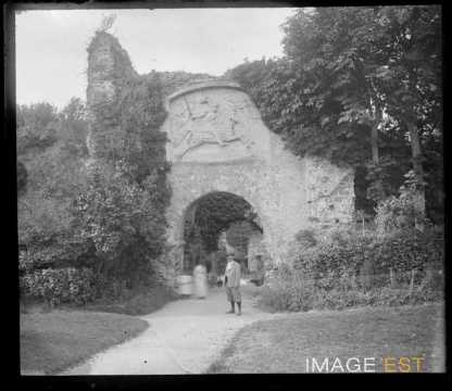 Porte du château (Arques-la-Bataille)